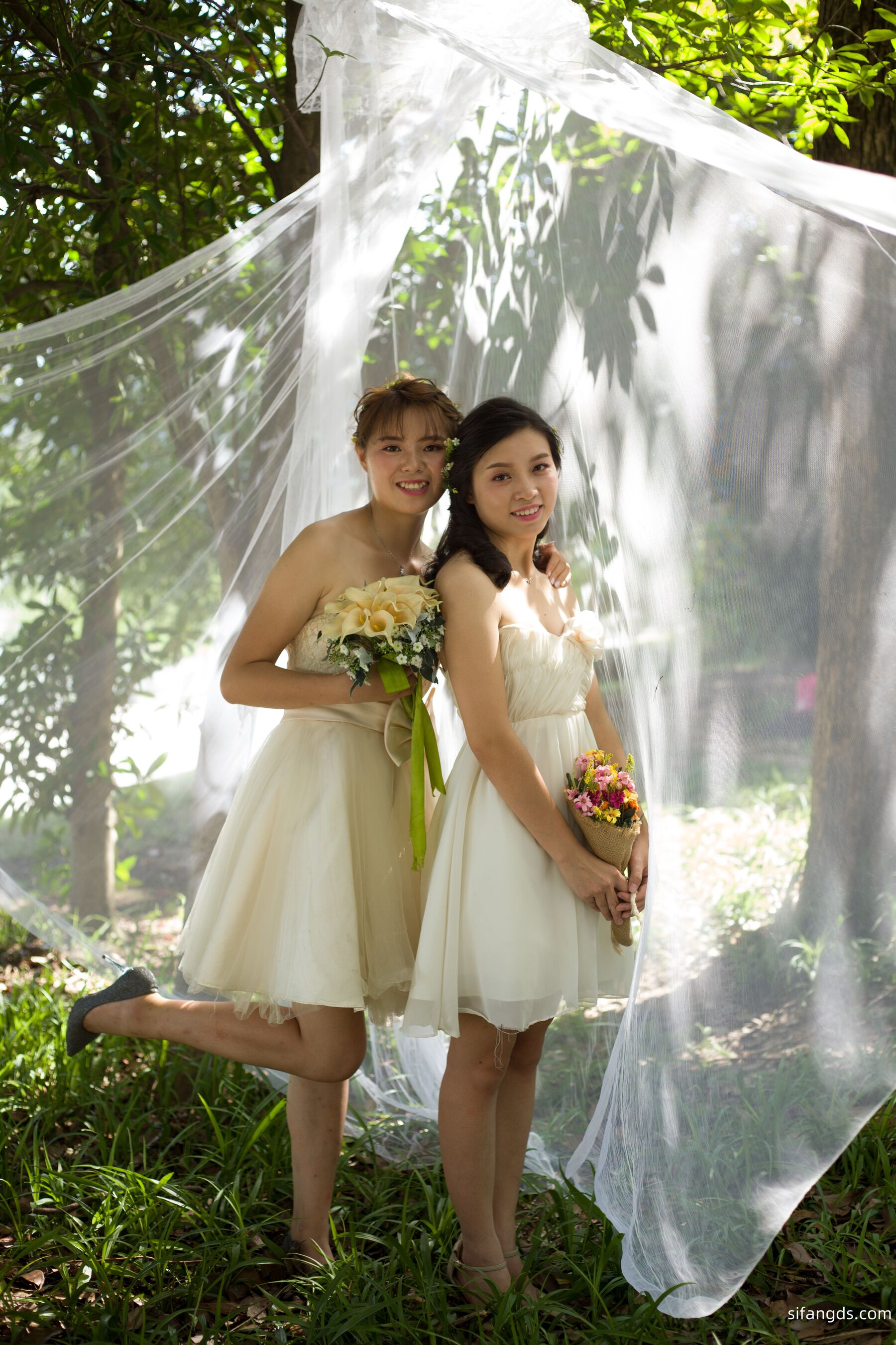 摄影师流出素人私房照：闺蜜组团丽江旅游